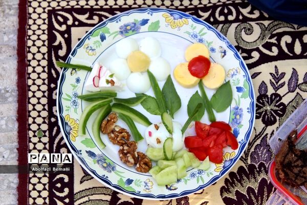 دورهمی صبحانه سالم در دبستان محمدی کاشانی قم-1