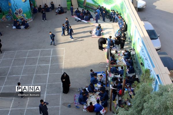 دورهمی صبحانه سالم در دبستان محمدی کاشانی قم-1