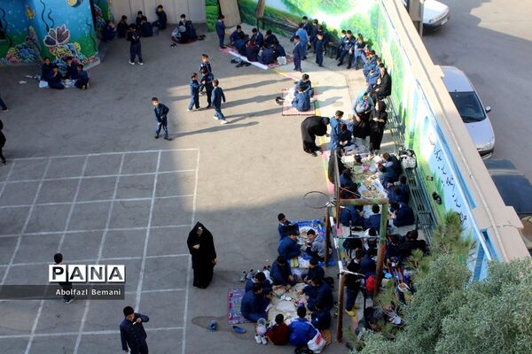 دورهمی صبحانه سالم در دبستان محمدی کاشانی قم-1