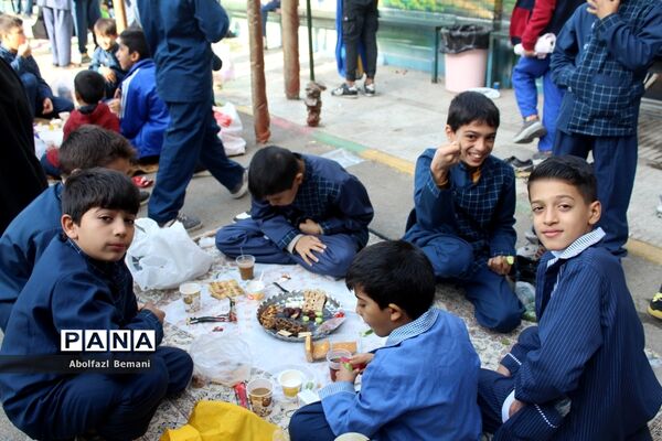 دورهمی صبحانه سالم در دبستان محمدی کاشانی قم -2