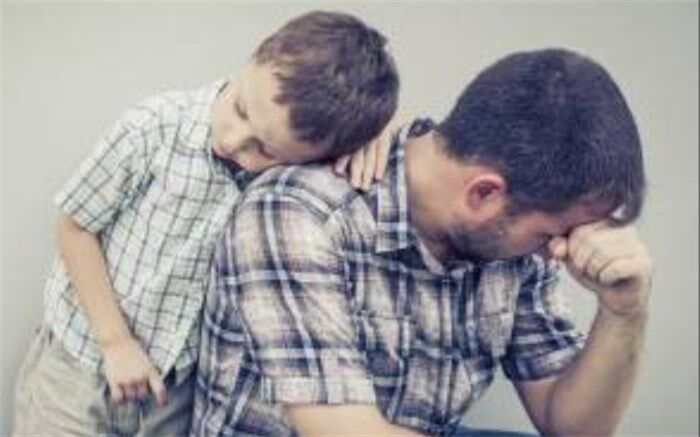 والدین می‌توانند جلوی کودکان‌شان گریه کنند؟