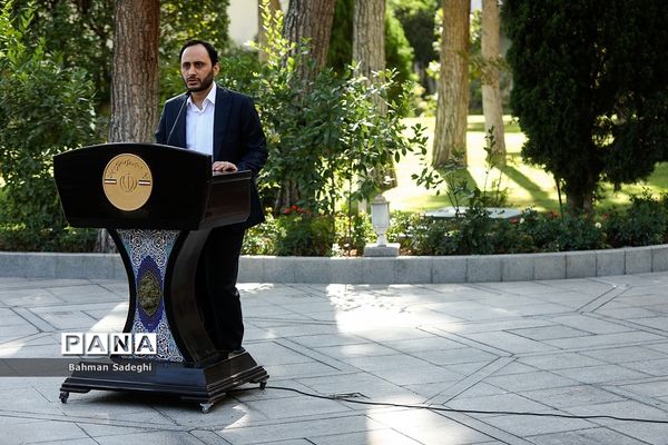 حاشیه جلسه هیات دولت - ۴ آبان