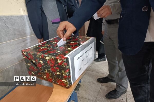 اولین مجمع اولیا و مربیان سال تحصیلی جدید دبیرستان آزادگان