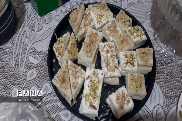 برگزاری جشنواره غذا در دبیرستان حدیث کسا شهرری