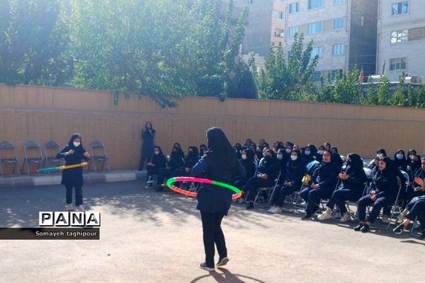 گرامیداشت هفته تربیت‌بدنی در دبیرستان ولایت ناحیه دو بهارستان