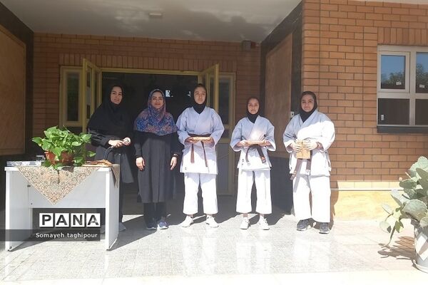گرامیداشت هفته تربیت‌بدنی در دبیرستان ولایت ناحیه دو بهارستان