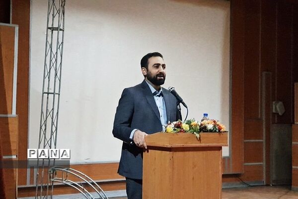 تقدیر از جوانان نخبه و فعال علمی و فرهنگی