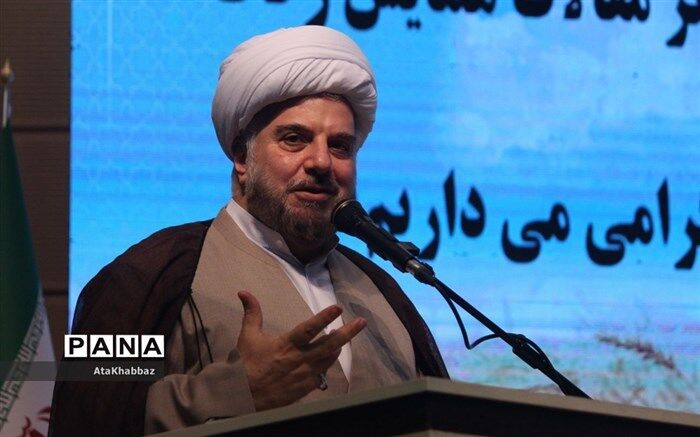 پرداخت صدقه، انسان را پاک می‌سازد