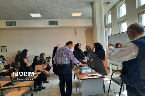 اولین مجمع اولیا و مربیان دبیرستان استعدادهای درخشان شهدای مدافع حرم ملارد