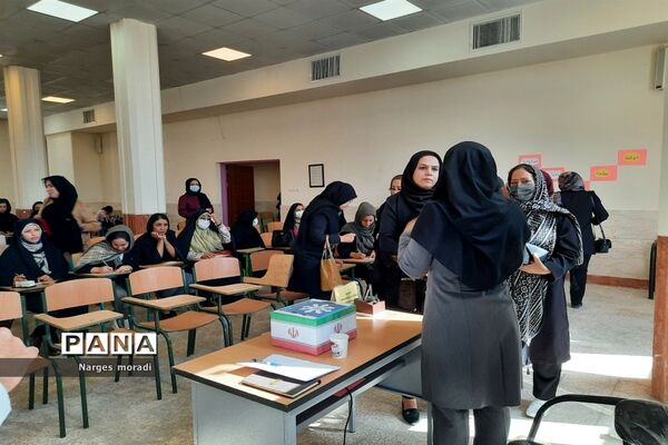 اولین مجمع اولیا و مربیان دبیرستان استعدادهای درخشان شهدای مدافع حرم ملارد