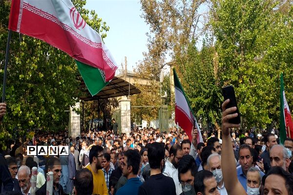 راهپیمایی نمازگزاران  شهر تهران در محکومیت حرکت تروریستی