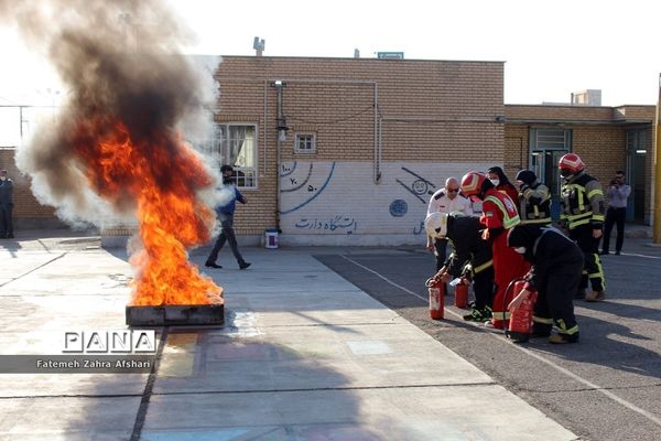 رزمایش استانی پدافند غیرعامل در مدرسه امامی سمنان