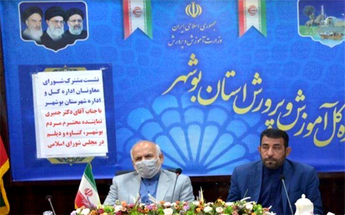 معلمان، مبلغان نظام هستند