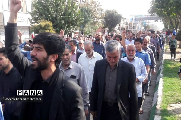 راهپیمایی باشکوه مردم شهرستان قرچک