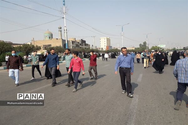 ابراز همدردی نمازگزاران اهوازی با خانواده شهدای شاهچراغ