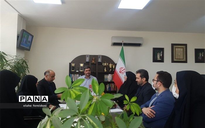 محور فعالیت‌ها و برنامه‌های 13 آبان‌ جهاد تبیین و بصیرت‌افزایی است