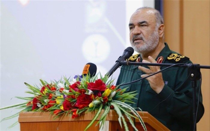 آرزوی دشمنان را در این سرزمین دفن خواهیم کرد