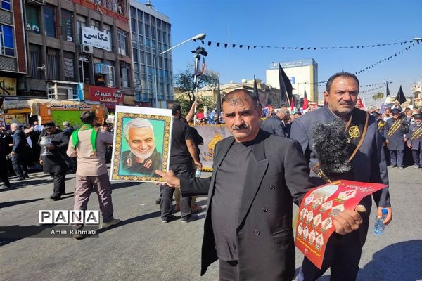 وداع مردم شیراز با پیکر شهدای حمله تروریستی  حرم مطهر شاهچراغ (ع)