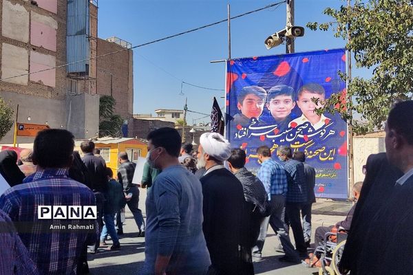 وداع مردم شیراز با پیکر شهدای حمله تروریستی  حرم مطهر شاهچراغ (ع)