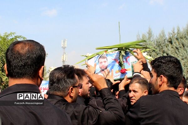 مراسم تشییع و وداع با «شهید امیر‌کمندی» در شهرستان بهارستان