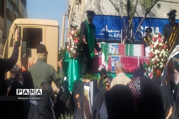 حضور کودکان و نوجوانان در تشییع پیکر شهدای حمله تروریستی در شیراز