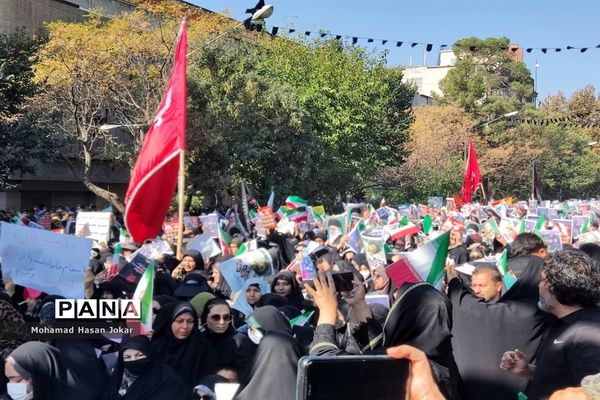 تشییع پیکر شهدای تروریستی حرم مطهر شاهچراغ (ع)