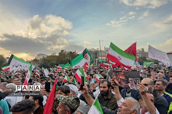 طواف شهدای حمله تروریستی شاه چراغ، به دور حریم منور رضوی و بر بالین مردم شهید پرور خراسانی