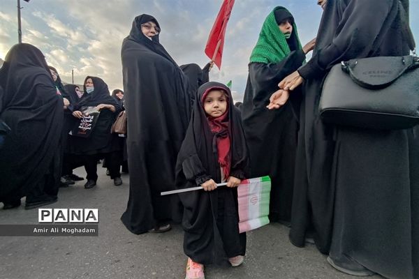 طواف شهدای حمله تروریستی شاه چراغ، به دور حریم منور رضوی و بر بالین مردم شهید پرور خراسانی