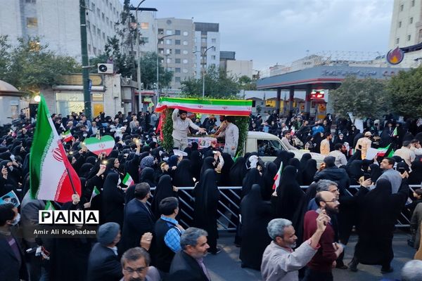 طواف شهدای حمله تروریستی شاه چراغ، به دور حریم منور رضوی و بر بالین مردم شهید پرور خراسانی