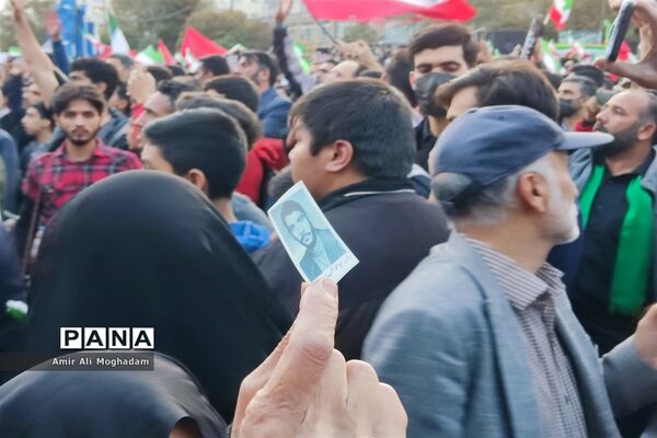 طواف شهدای حمله تروریستی شاه چراغ، به دور حریم منور رضوی و بر بالین مردم شهید پرور خراسانی
