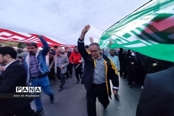 طواف شهدای حمله تروریستی شاه چراغ، به دور حریم منور رضوی و بر بالین مردم شهید پرور خراسانی