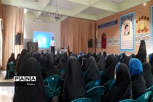 نشست‌های دانش‌آموزی در دبیرستان حجاب منطقه ۱۳
