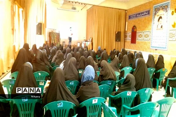 نشست‌های دانش‌آموزی در دبیرستان حجاب منطقه ۱۳