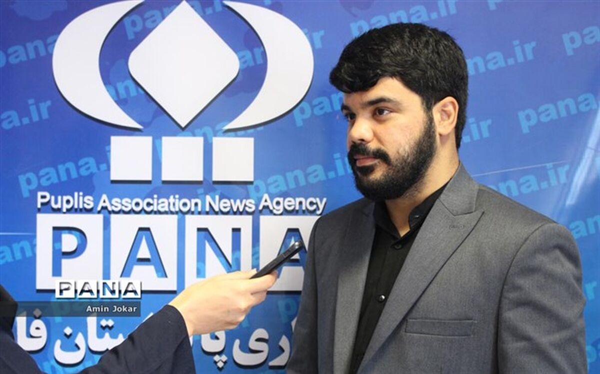 حضور گسترده نوجوانان شیرازی در مراسم تشییع دانش‌آموزان شهید