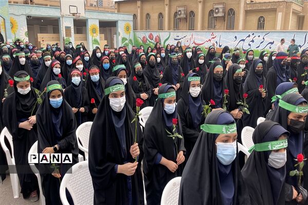 تشییع پیکر شهید‌گمنام همزمان با نواختن زنگ استانی استکبار‌ستیزی در دبیرستان شاهد رضوان
