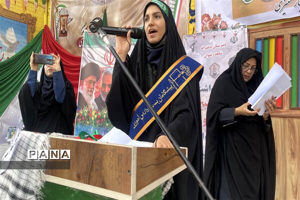 تشییع پیکر شهید‌گمنام همزمان با نواختن زنگ استانی استکبار‌ستیزی در دبیرستان شاهد رضوان