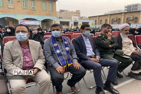 تشییع پیکر شهید‌گمنام همزمان با نواختن زنگ استانی استکبار‌ستیزی در دبیرستان شاهد رضوان