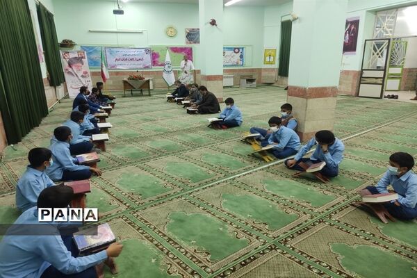 برگزاری کرسی تلاوت قرآن کریم به یاد شهدای دانش‌آموز شاهچراغ