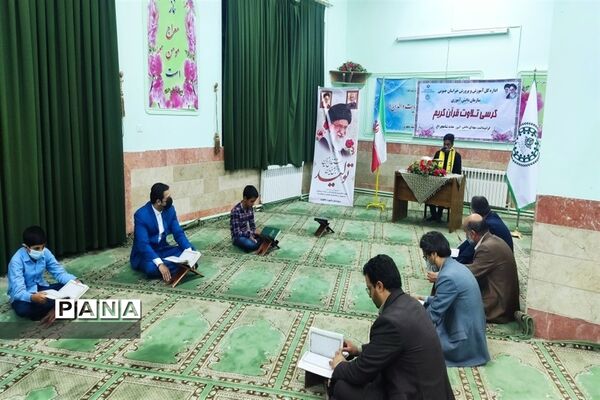برگزاری کرسی تلاوت قرآن کریم به یاد شهدای دانش‌آموز شاهچراغ
