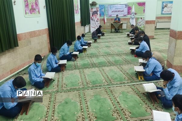 برگزاری کرسی تلاوت قرآن کریم به یاد شهدای دانش‌آموز شاهچراغ