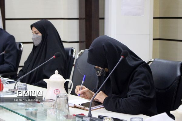 نشست مشترک مدیرکل امور بانوان و خانواده استانداری بوشهر با شورای معاونان آموزش و پرورش بوشهر