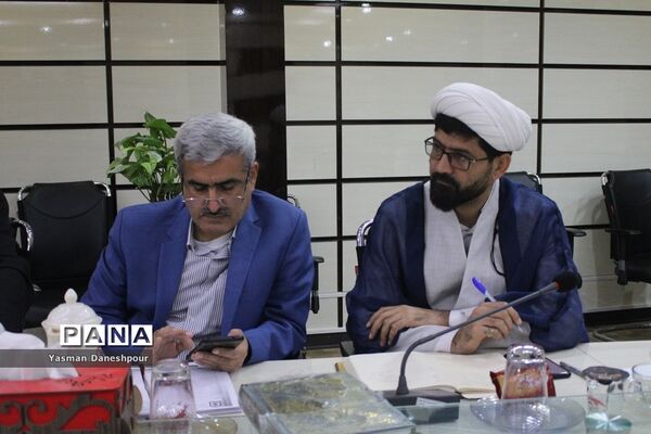 نشست مشترک مدیرکل امور بانوان و خانواده استانداری بوشهر با شورای معاونان آموزش و پرورش بوشهر