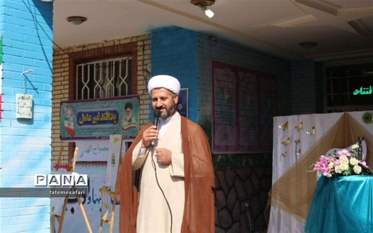 عقل و بصیرت چراغ زندگی هستند