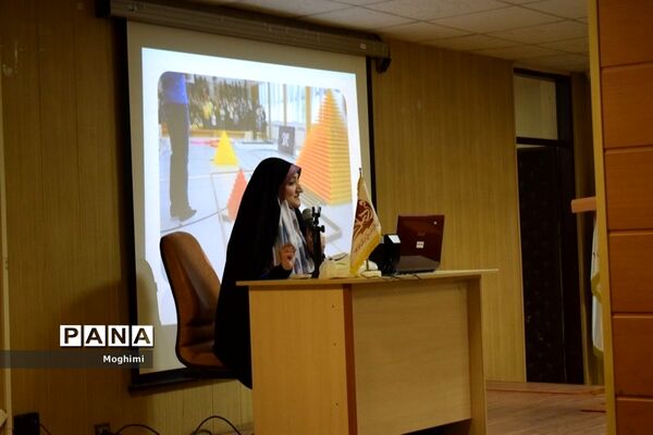 جلسه مشاوره در دبیرستان دخترانه فرهنگ منطقه ۱۳