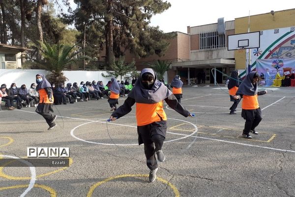 برگزاری المپیاد ورزشی درون مدرسه‌ای در دبیرستان فرزانگان چهار منطقه ۱۳