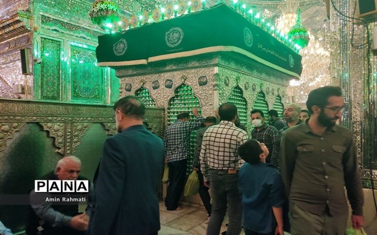 دانش‌آموزان آباده در سوگ دانش‌آموزان شهید حادثه تروریستی حرم شاهچراغ