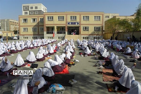 جشن روز دانش‌آموز دبستان دخترانه شهدای تقی‌زاده کهریزک