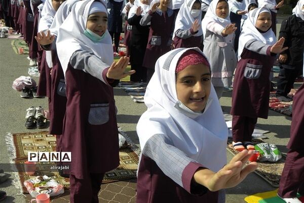 جشن روز دانش‌آموز دبستان دخترانه شهدای تقی‌زاده کهریزک