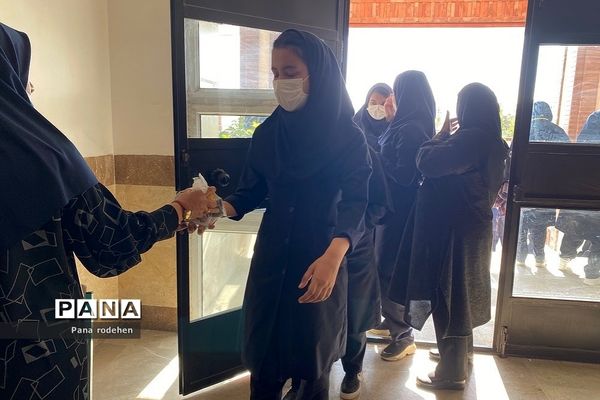 برگزاری روز نوجوان و هفته بسیج دانش‌آموزی در مدرسه مهرآفرین رودهن