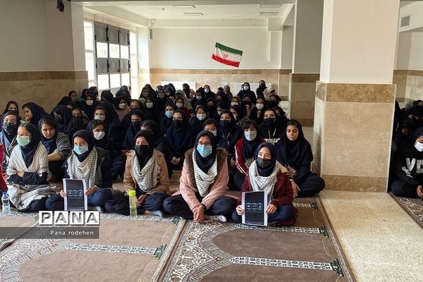 برگزاری روز نوجوان و هفته بسیج دانش‌آموزی در مدرسه مهرآفرین رودهن